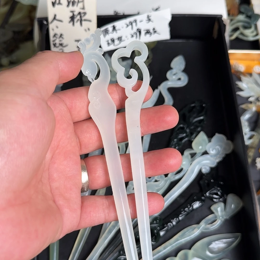 钟***卿蛇纹石玉未镶嵌发饰