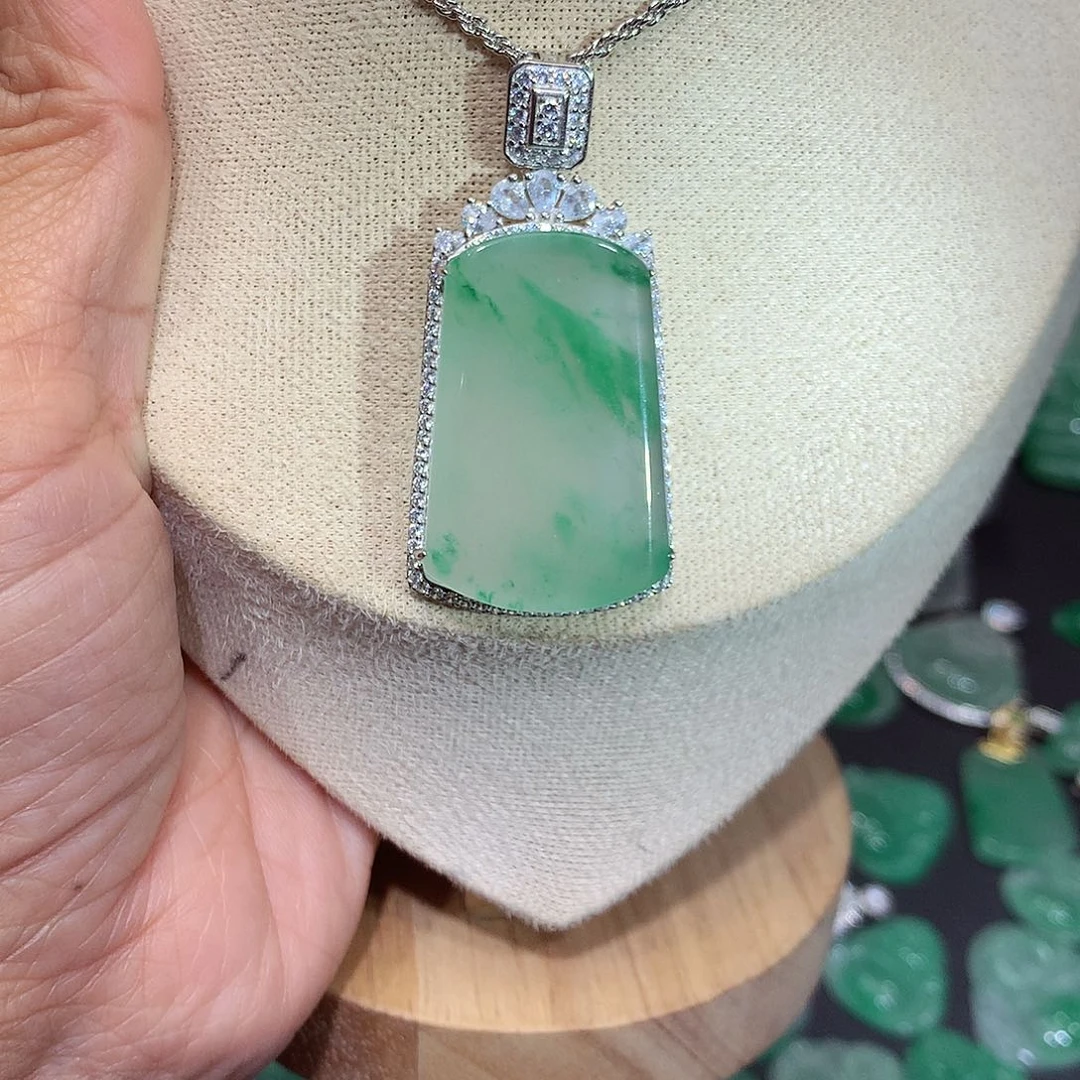 颈饰银S925镶嵌石英质玉（非洲翠）