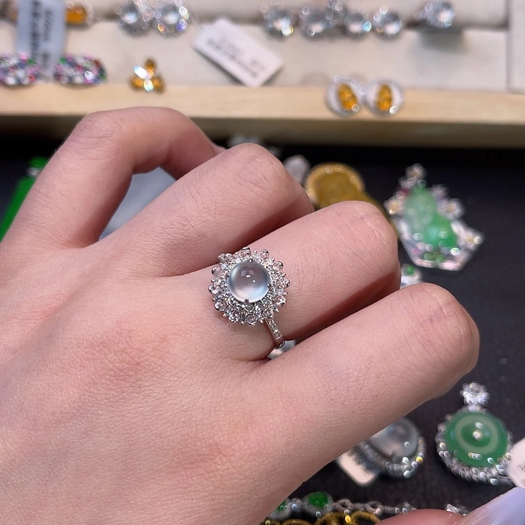 翡翠戒指18K金镶嵌蛋面