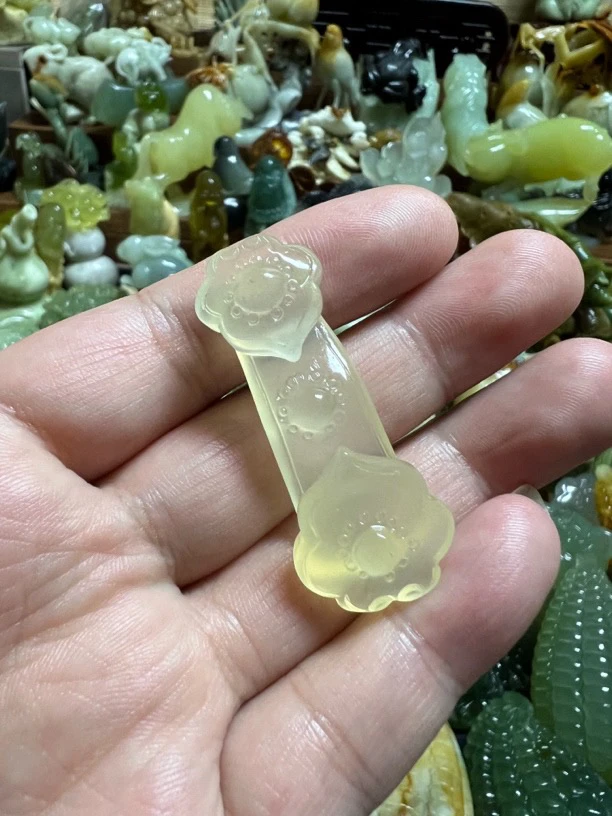 岫玉小如意吊坠一个