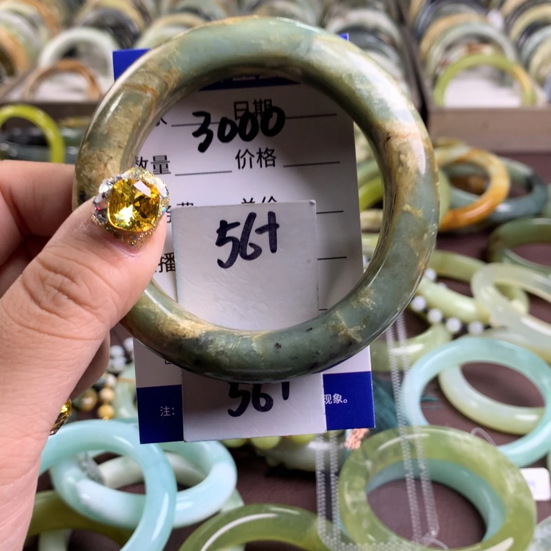 蛇纹石玉手镯未镶嵌3000