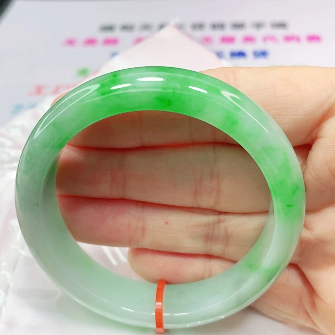 翡翠手镯未镶嵌52.5圈口正圈