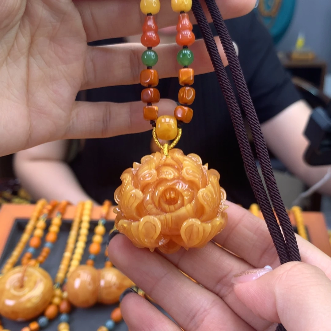 未镶嵌颈饰蜜蜡牡丹花