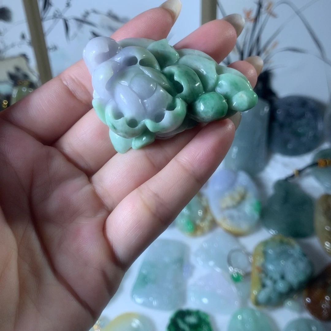 翡翠未镶嵌颈饰花