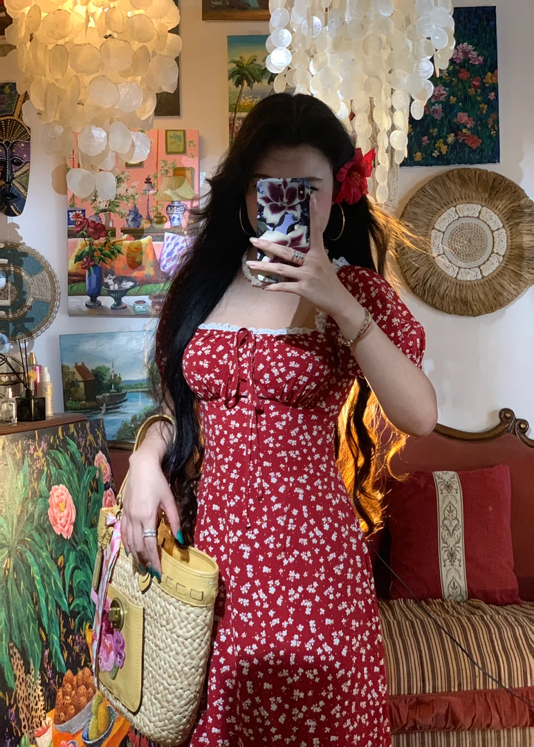 《红话梅》2025春夏款红底碎花显瘦气质连衣裙长裙M130