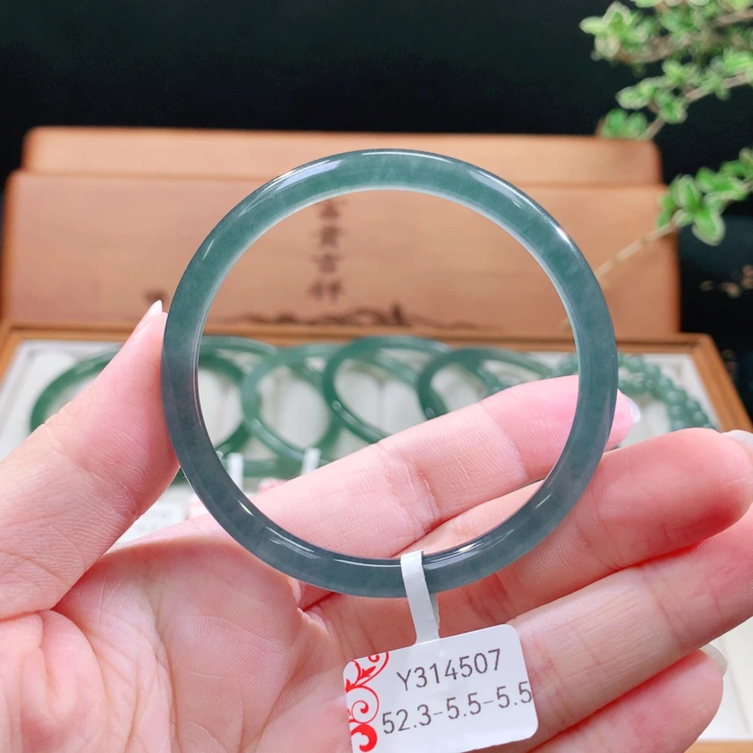 翡翠手镯（圆镯）未镶嵌