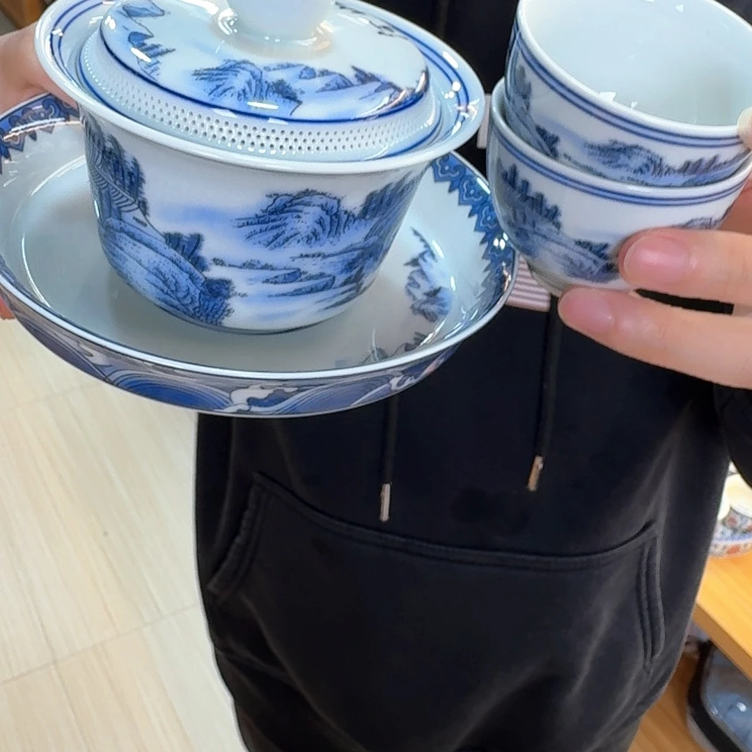 盖碗里的水煮开后放入