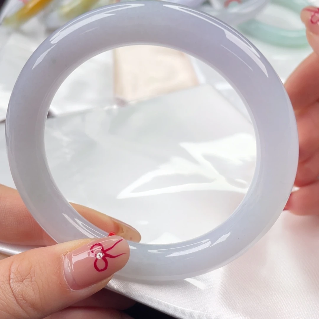 翡翠手镯未镶嵌60口