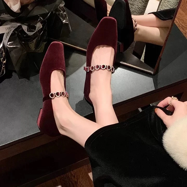 [Findme大码女鞋] 游巴黎~法式方头浅口丝绒一字钻平底玛丽珍单鞋