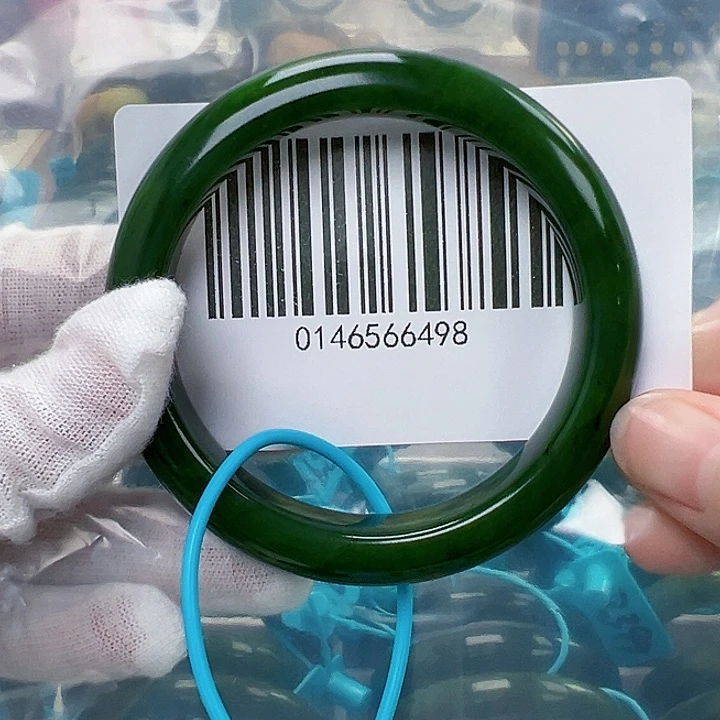 和田玉手镯未镶嵌微瑕5556