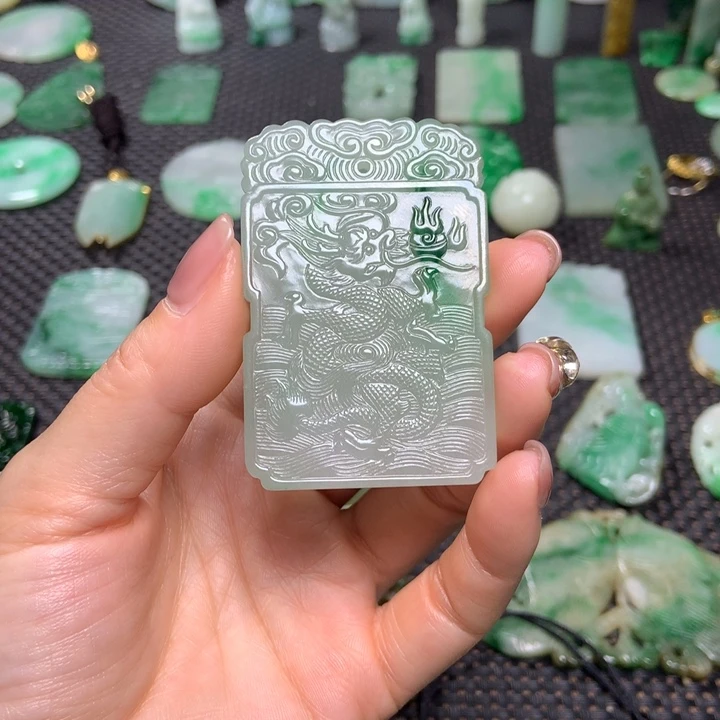 翡翠挂件未镶嵌北**姨