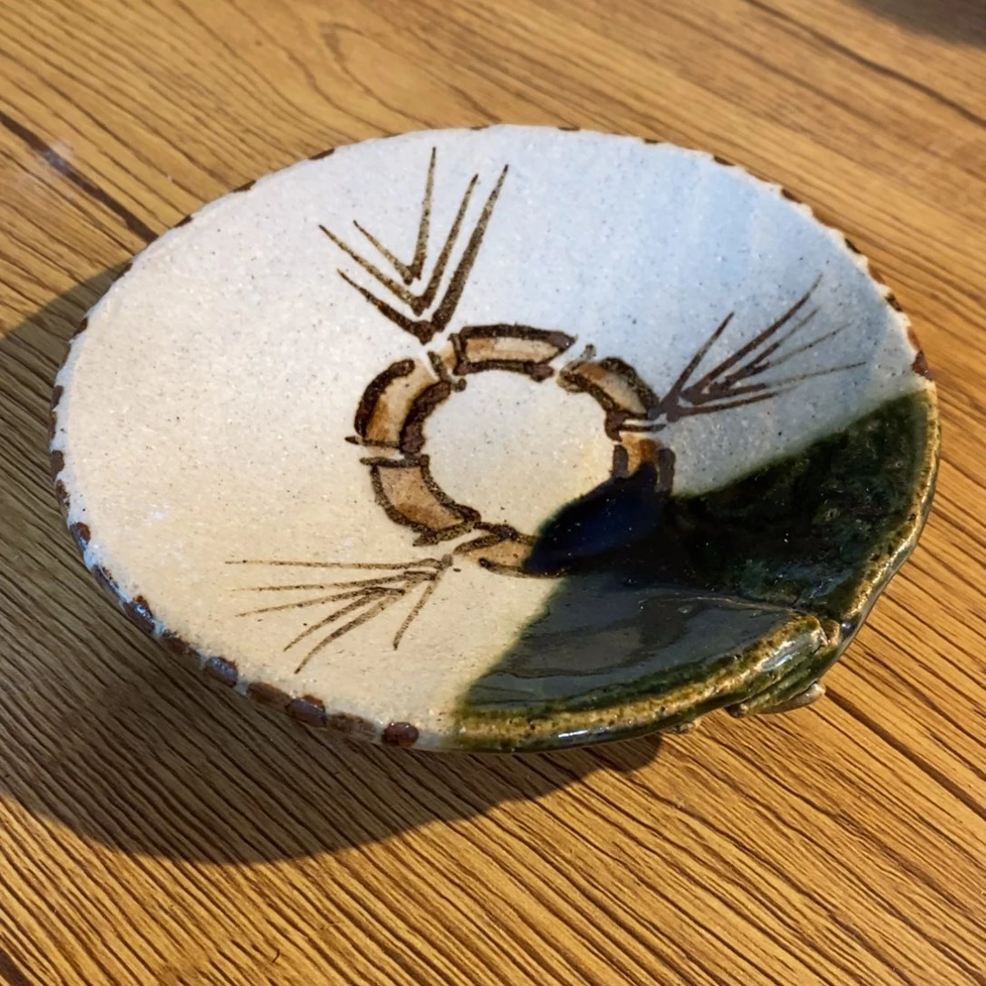 瓷片织部烧手捏杯托