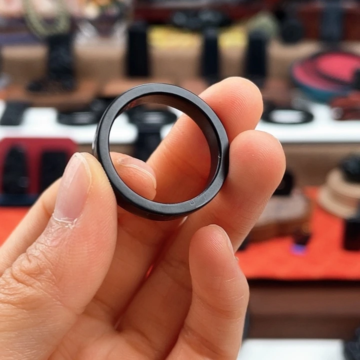 和田玉戒指未镶嵌包容结构