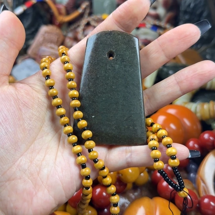 未镶嵌透闪石质玉珠宝奇石