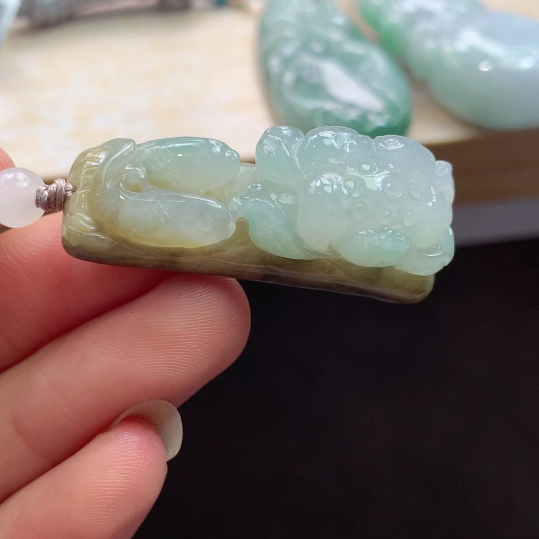 翡翠未镶嵌颈饰吊坠