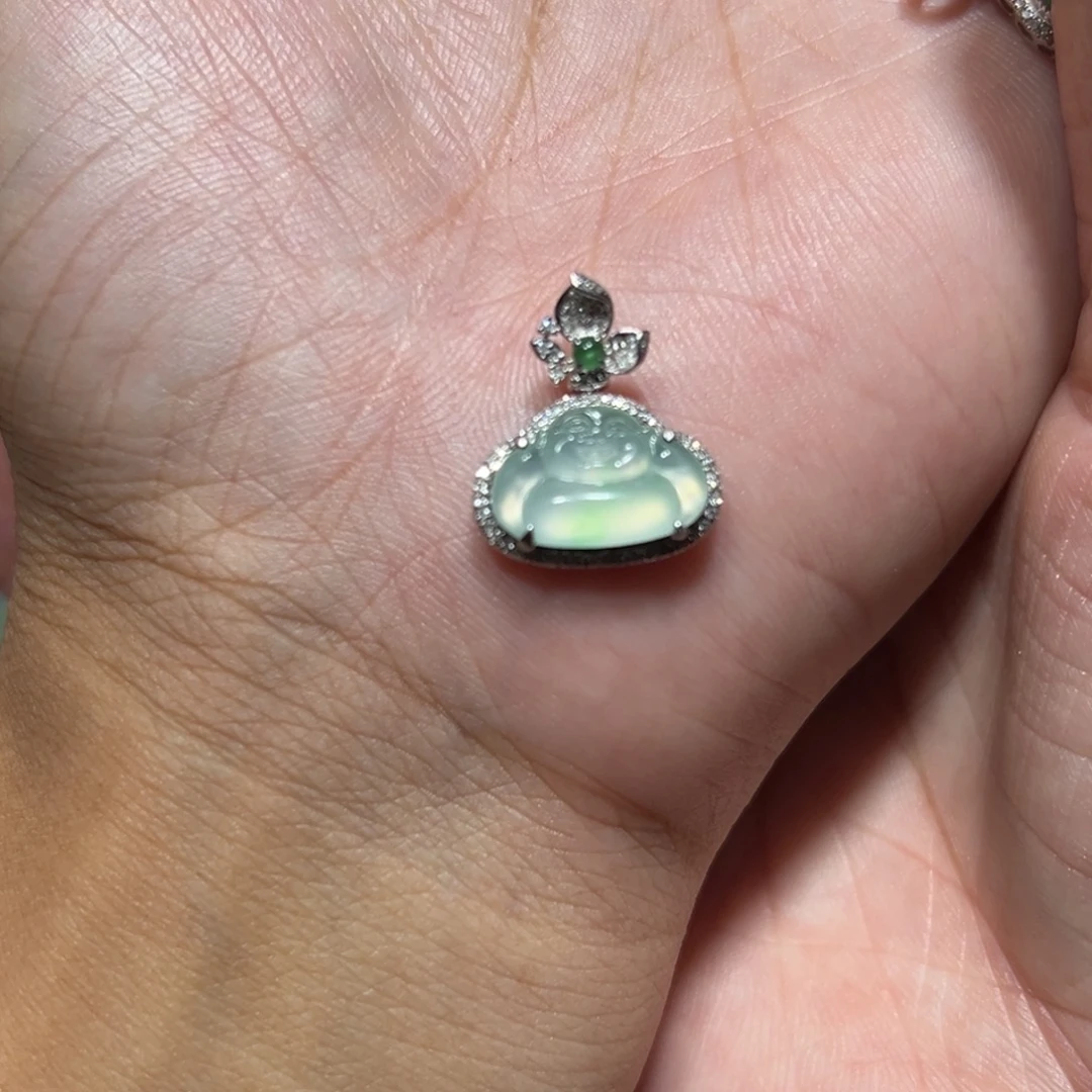 颈饰18K金镶嵌翡翠