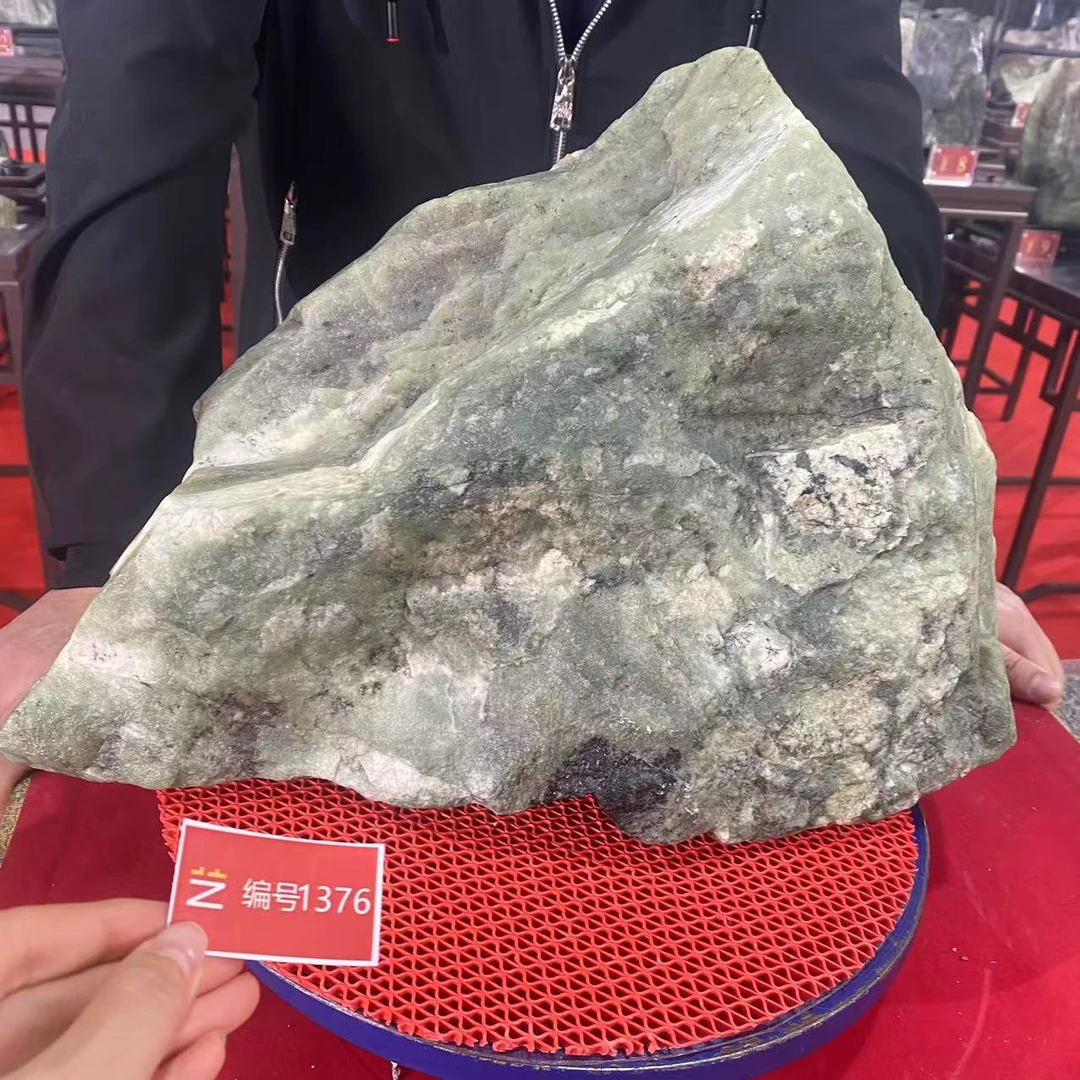 新疆玉料原石发一件编号1376