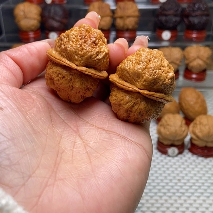 桃核把件31五毒蟾。