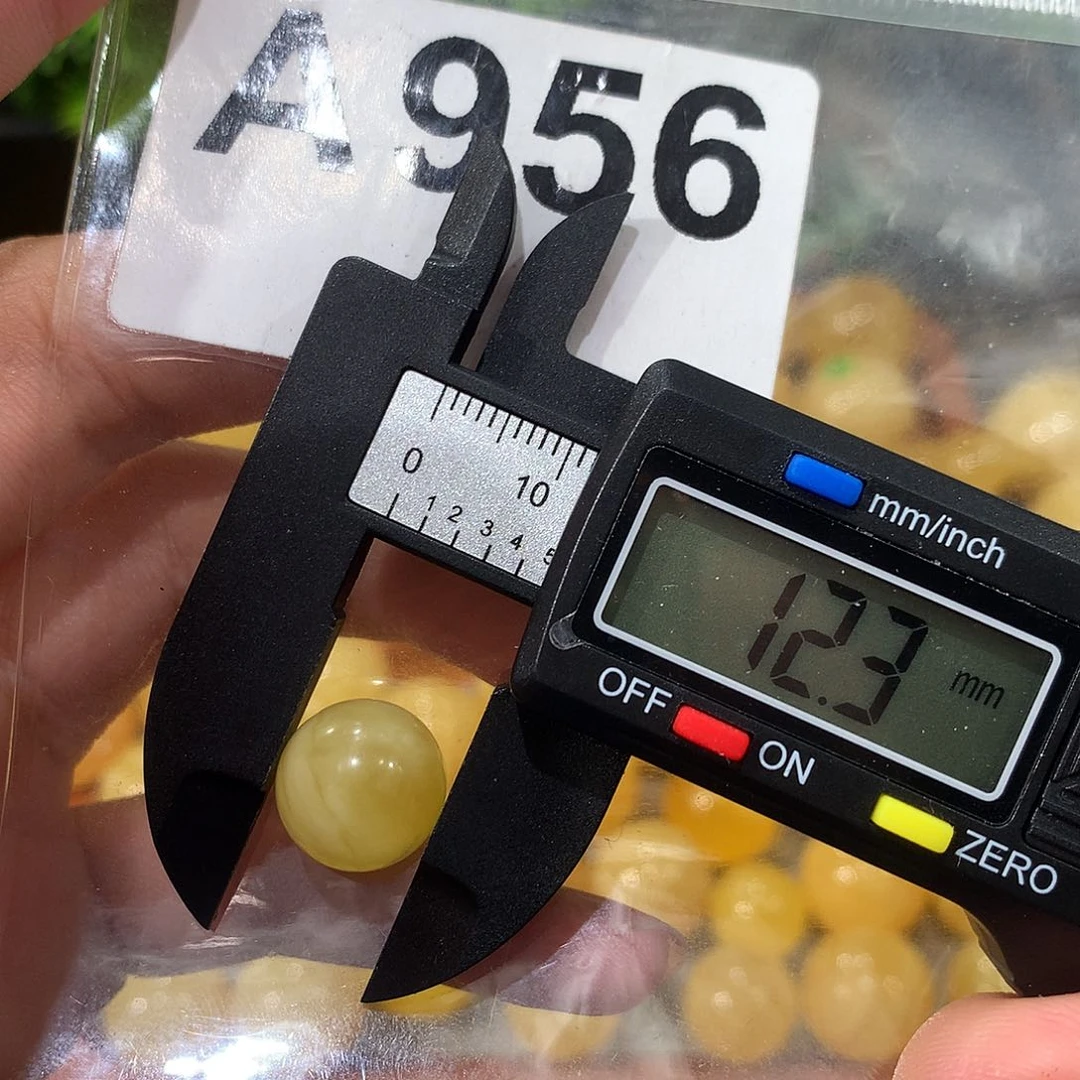 未镶嵌琥珀珠宝奇石