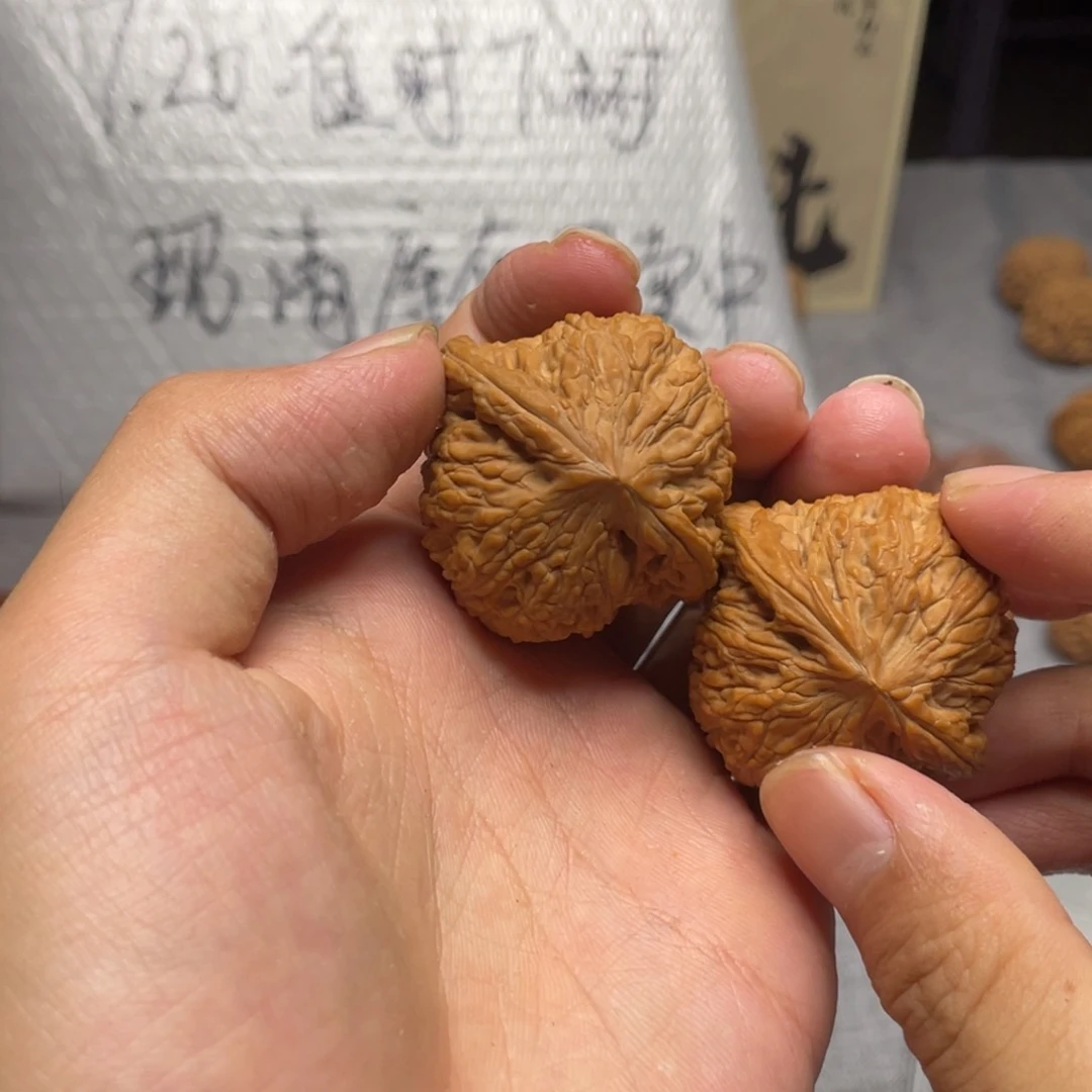 文玩核桃把件绣球 025