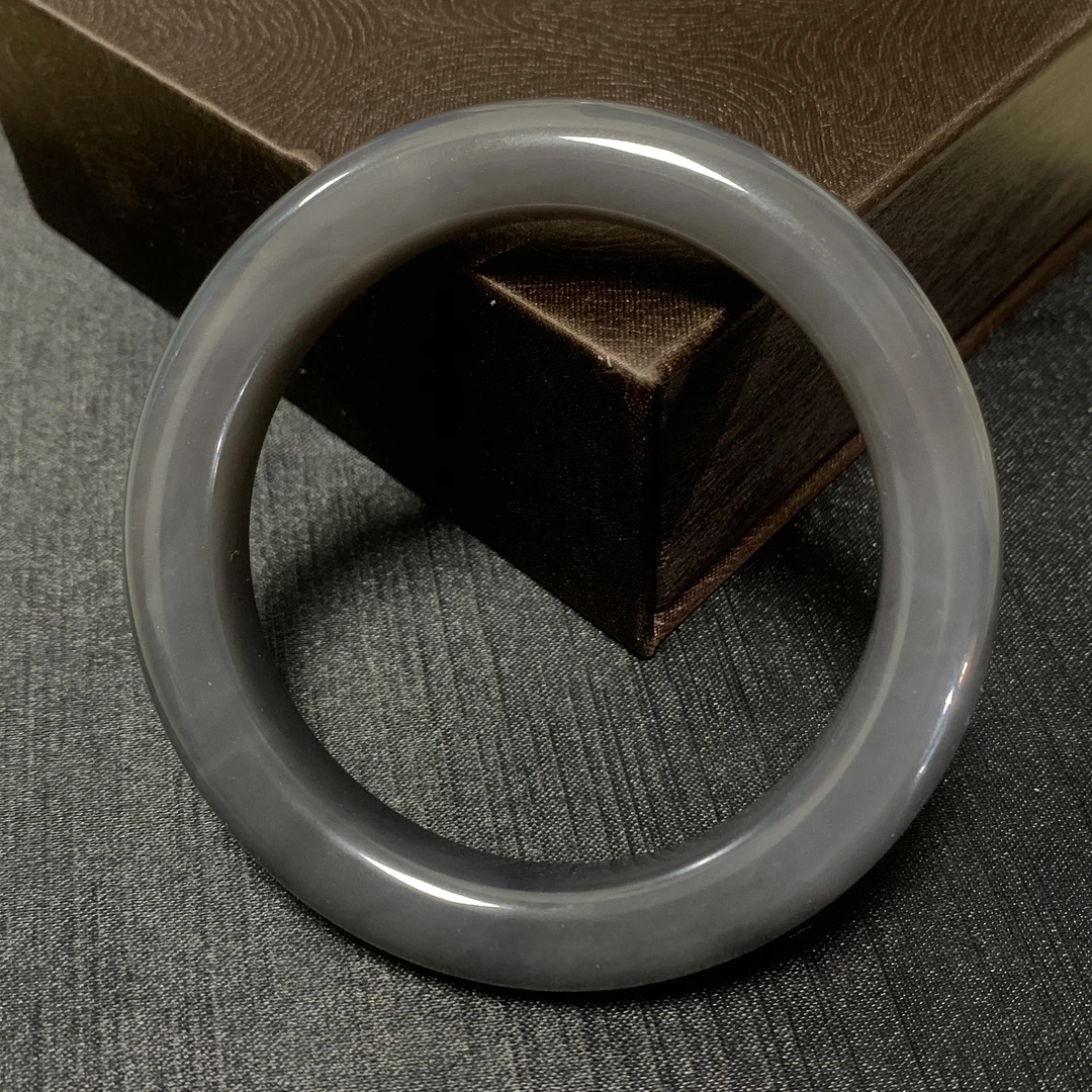 精美和田玉烟紫手镯