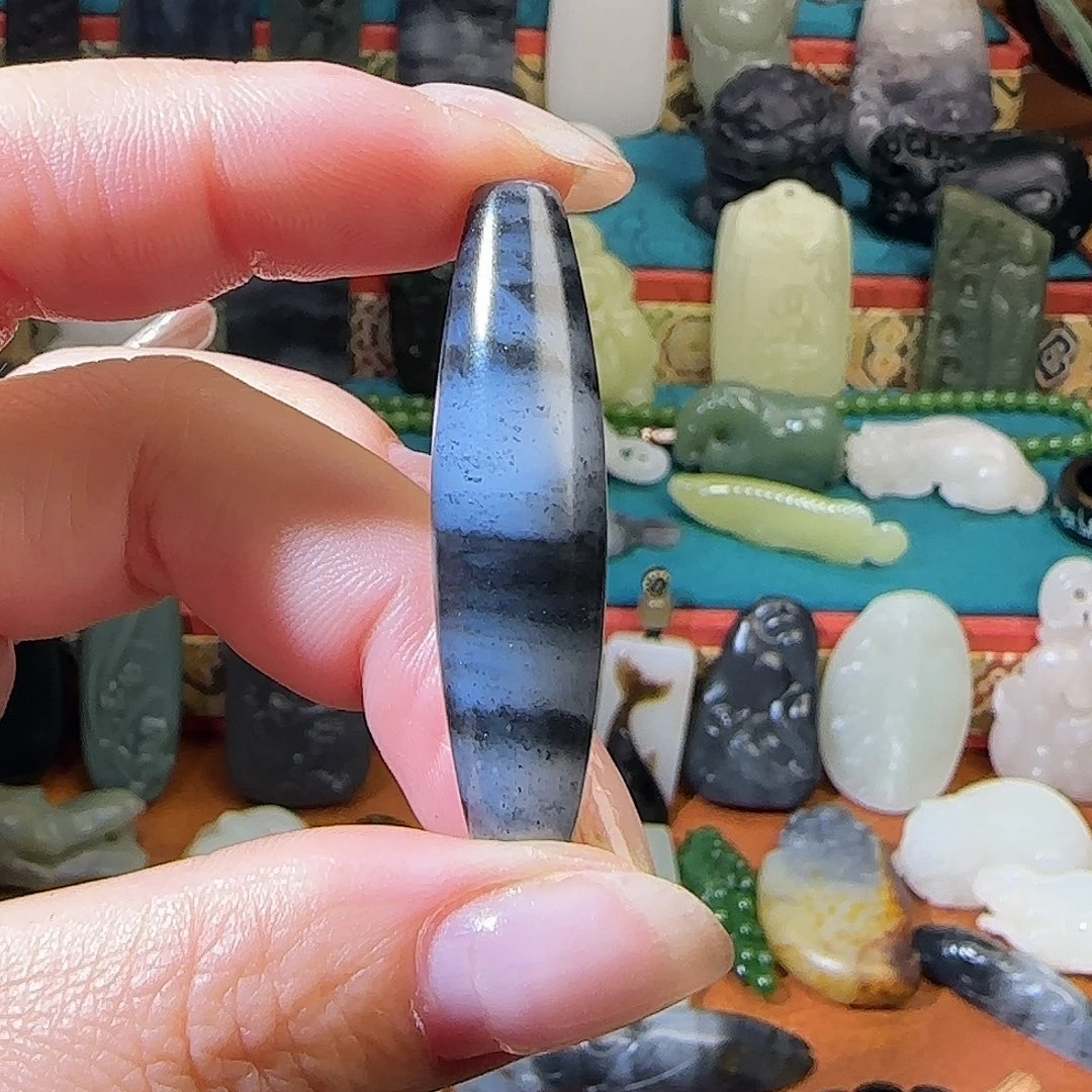 那***吧和田玉未镶嵌颈饰