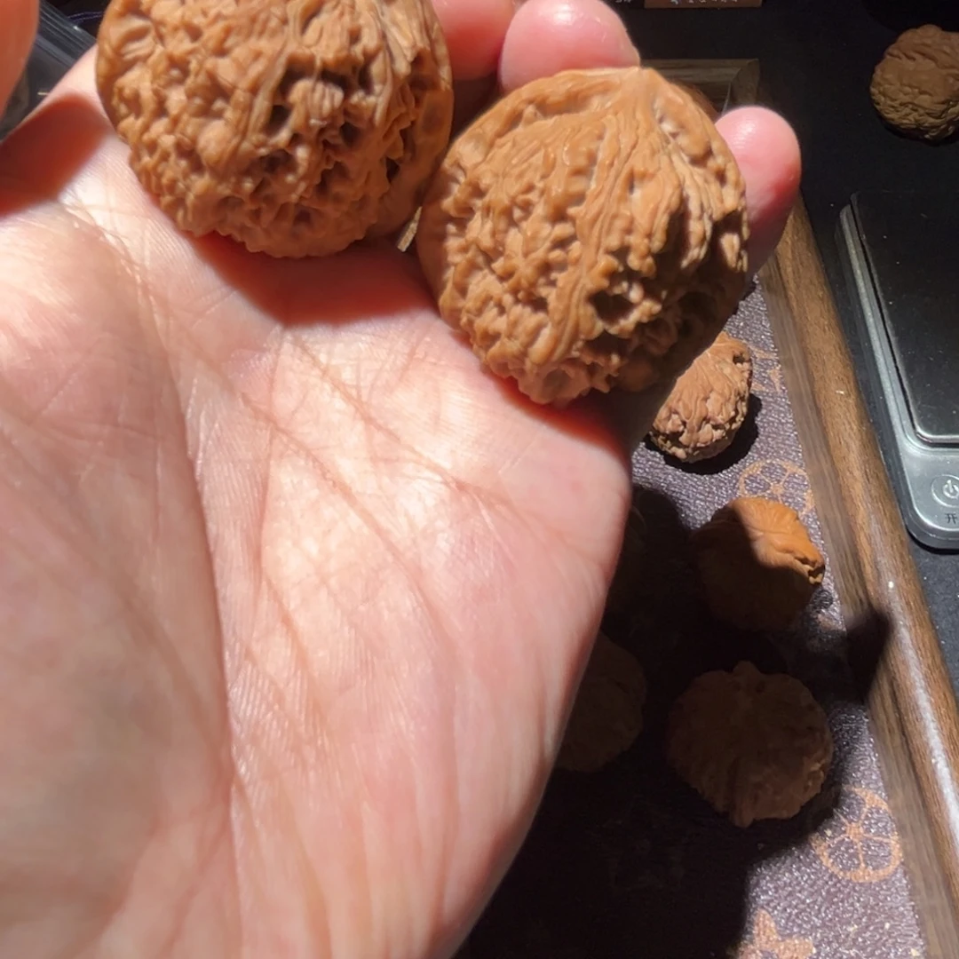 瑞麟文玩核桃南疆石 40.40.38