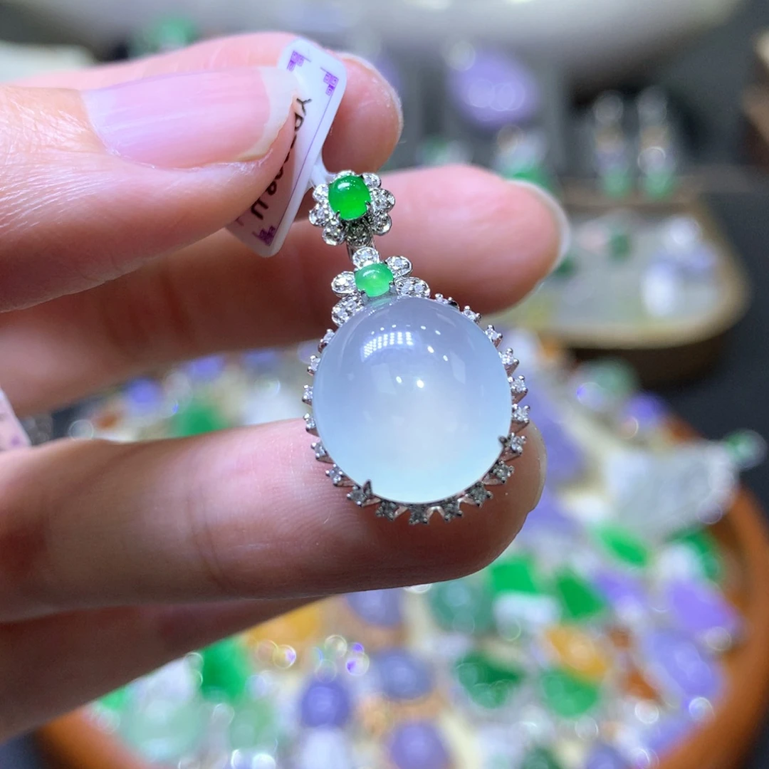 【闪购商品】翡翠颈饰18K金镶嵌翡翠吊坠项链