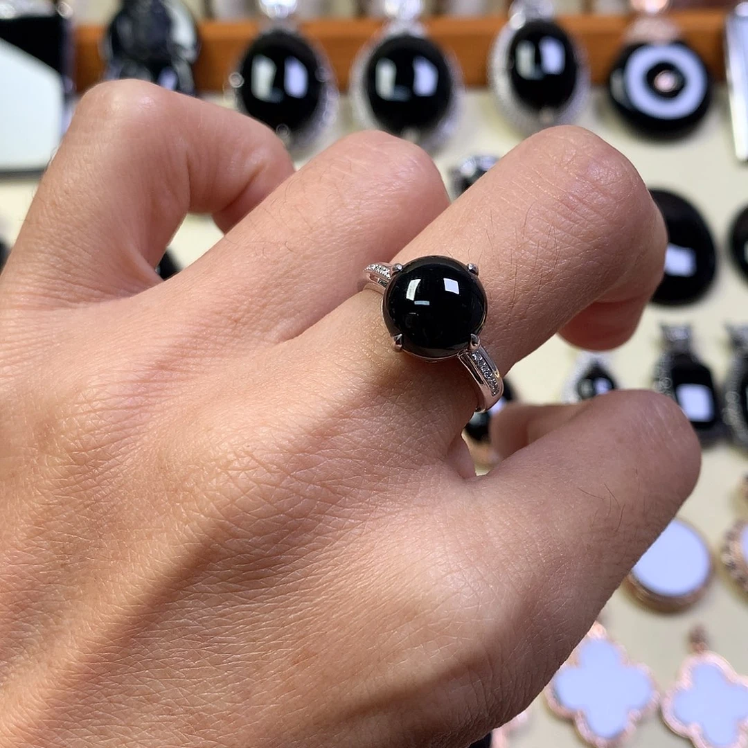 翡翠18K金镶嵌戒指