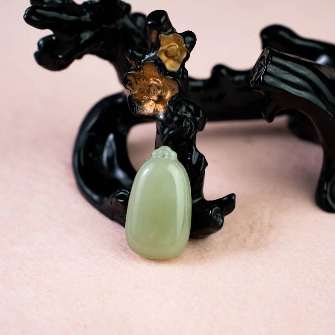 天然和田玉无事牌(多样性发一))