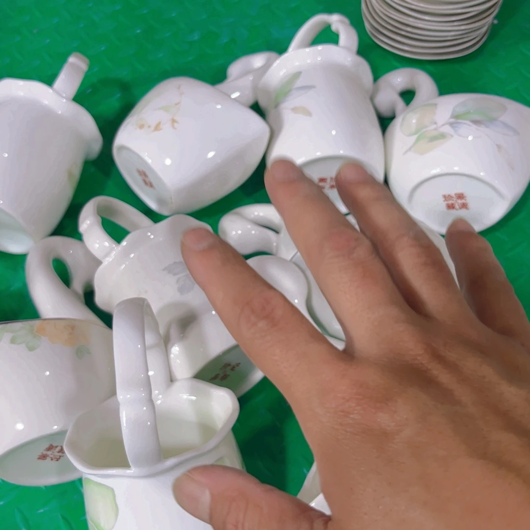 瓷片天鹅花篮一对微瑕