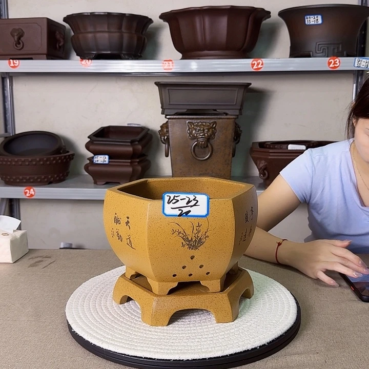 紫砂花瓶紫砂花开