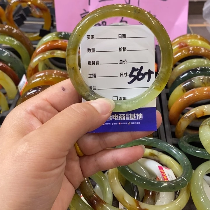 透闪石-蛇纹石玉未镶嵌手镯萧**雨