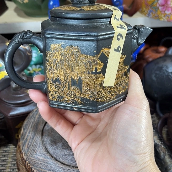 茶壶紫泥矿泥料手工制作的一把紫砂壶。