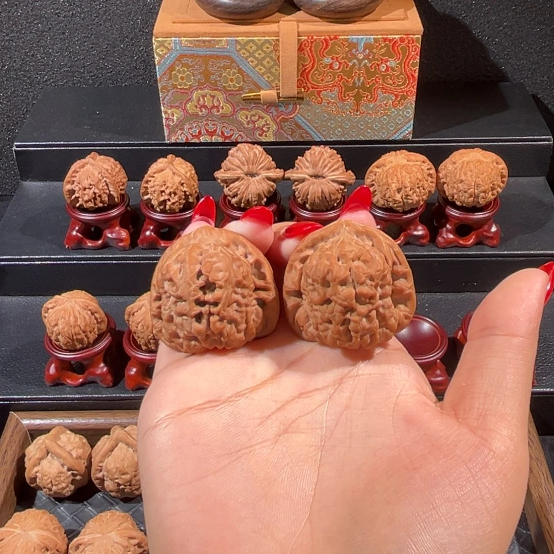 文玩核桃把件金字塔（麒麟佛手）