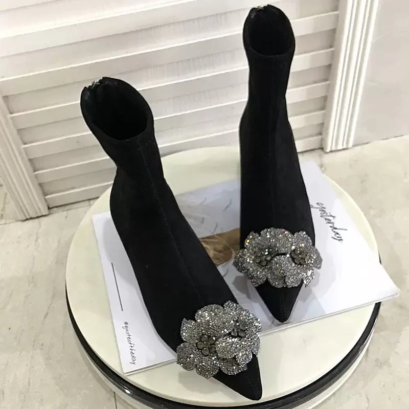 女尖头大码弹力靴后拉链2025秋季新款小码单靴女靴爆款低跟短靴