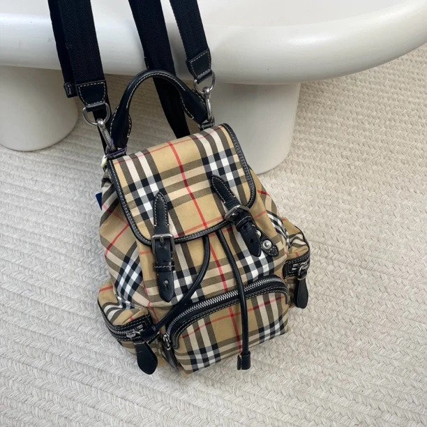 95新 BURBERRY/博柏利 格纹近现代小号双肩包
