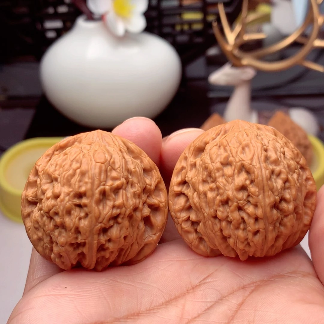 文玩核桃把件大***?42巨重绣球10号