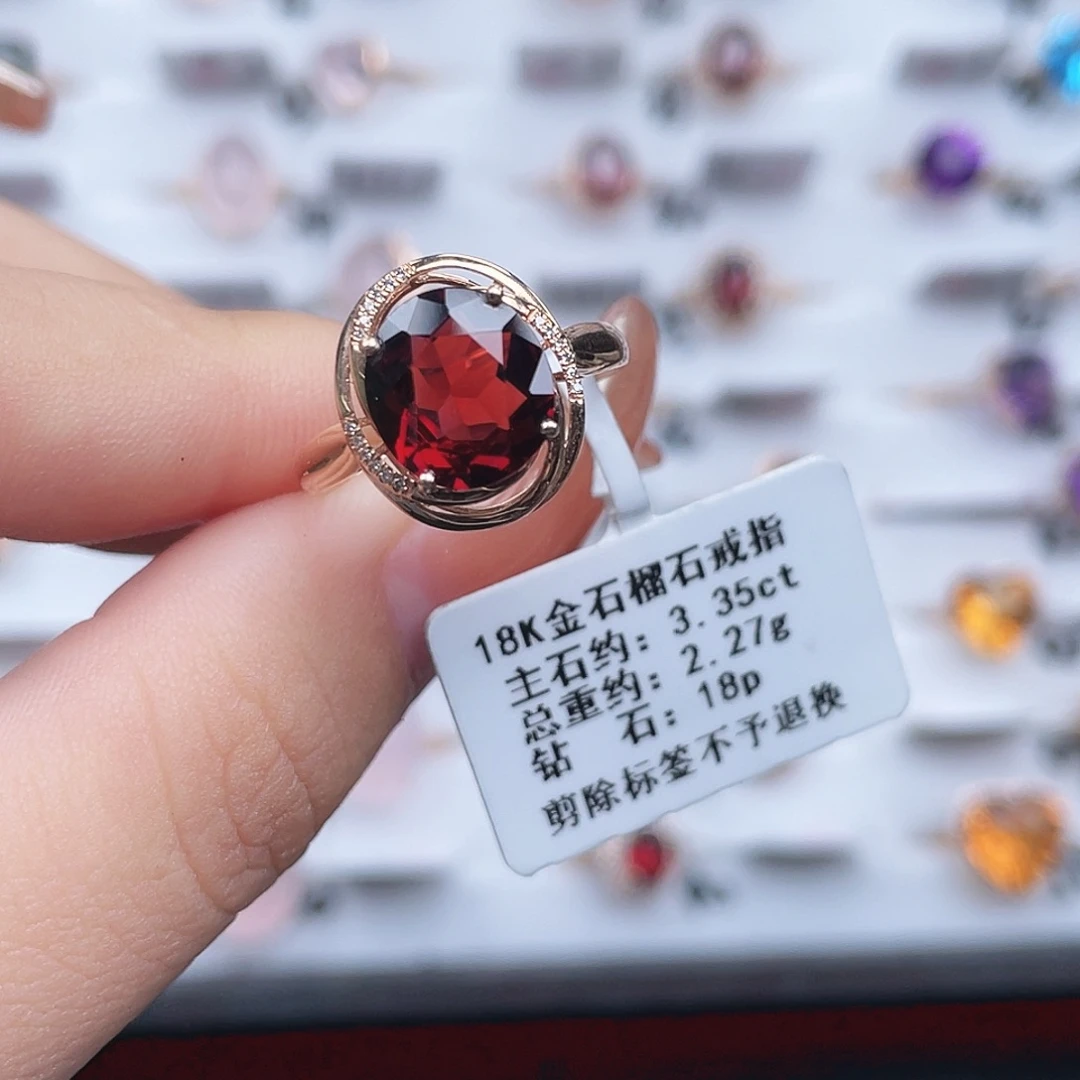 18K金镶嵌戒指石榴石