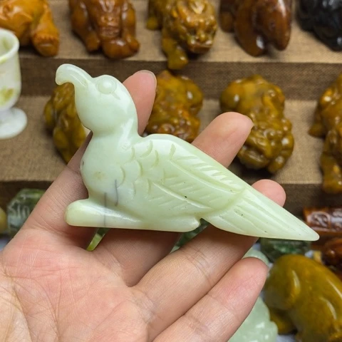 蛇纹石玉未镶嵌颈饰26