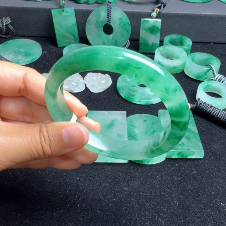 石英质玉未镶嵌手镯