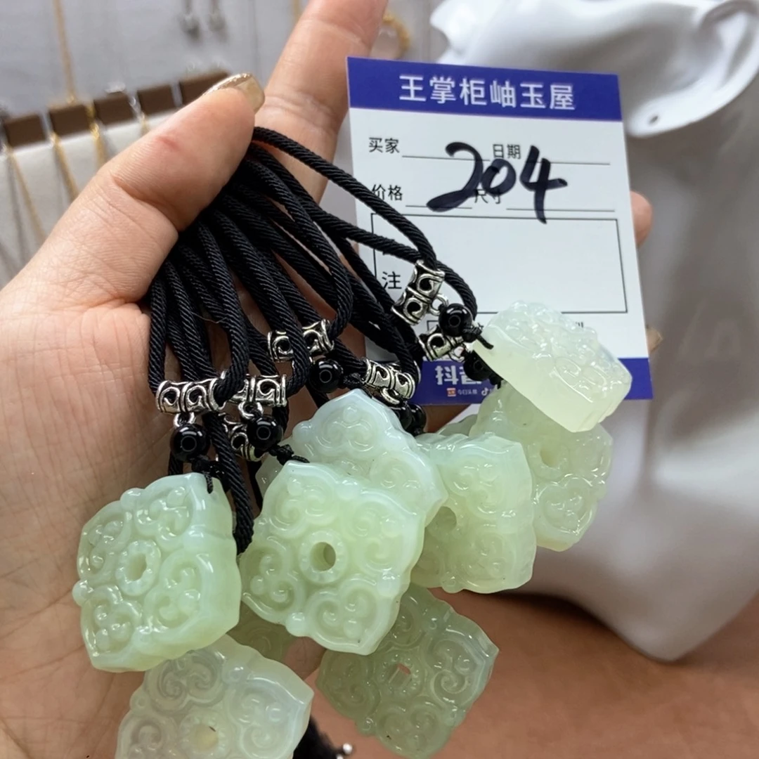 岫玉吊坠吊坠未镶嵌多样性，发一个