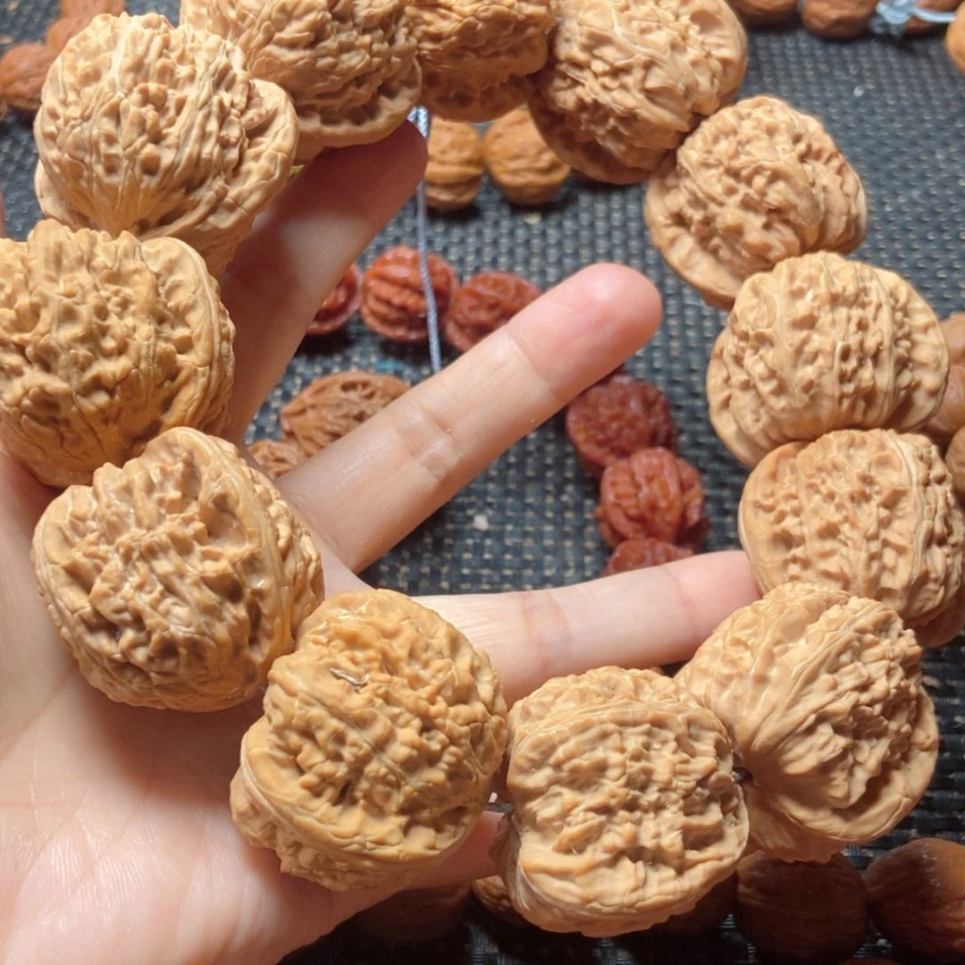 拿***爱文玩核桃吊坠白狮子手串