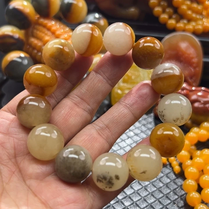 石英质玉未镶嵌颈饰