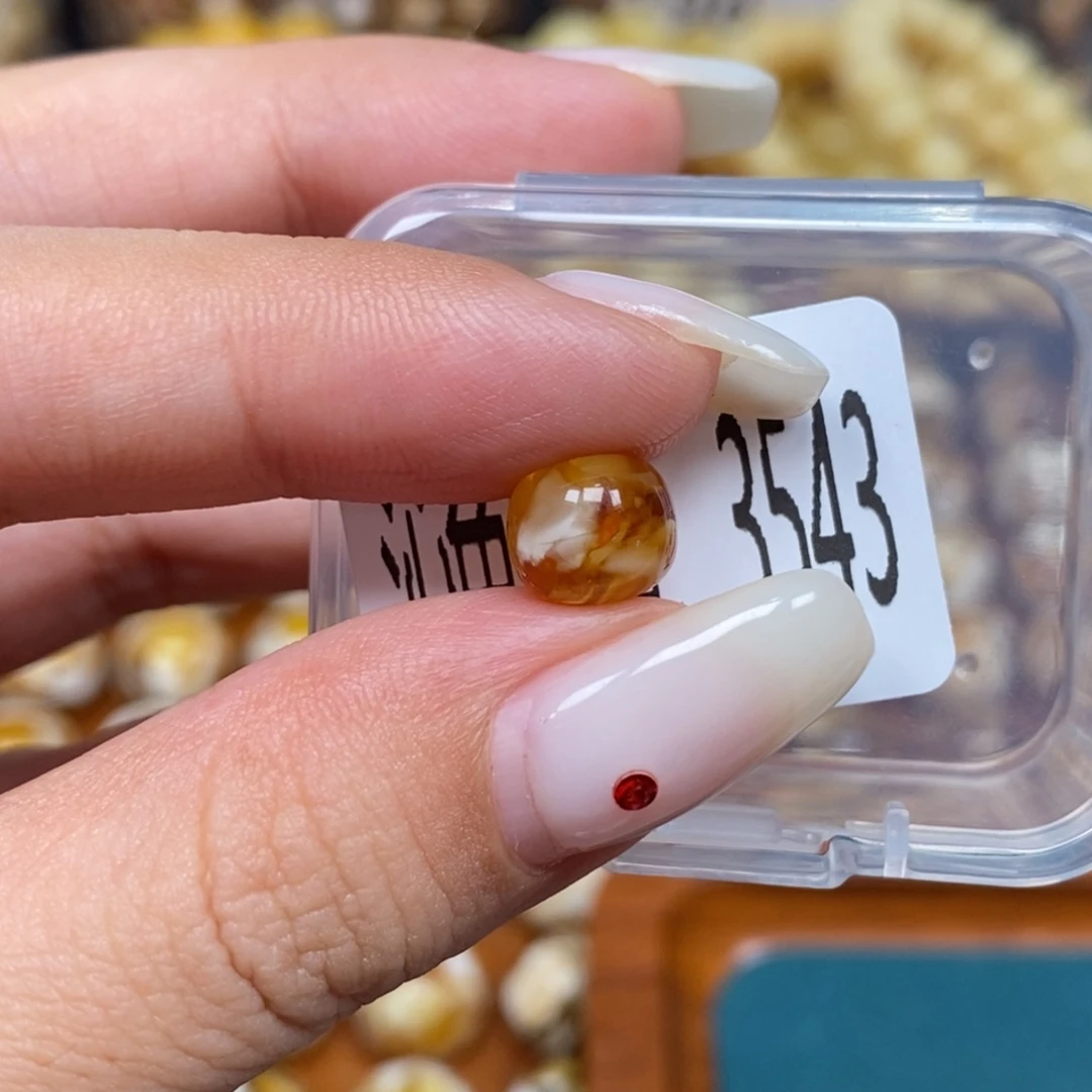 蜜蜡未镶嵌珠宝奇石3543