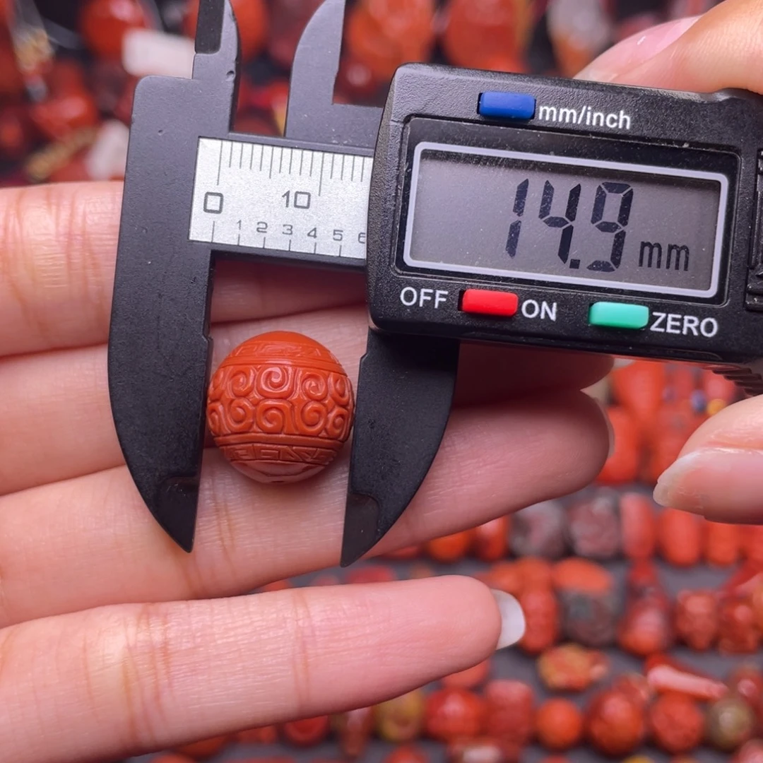 朋***。南红玛瑙未镶嵌配饰