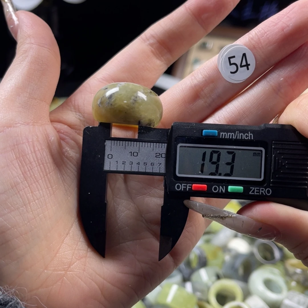 蛇纹石玉未镶嵌戒指