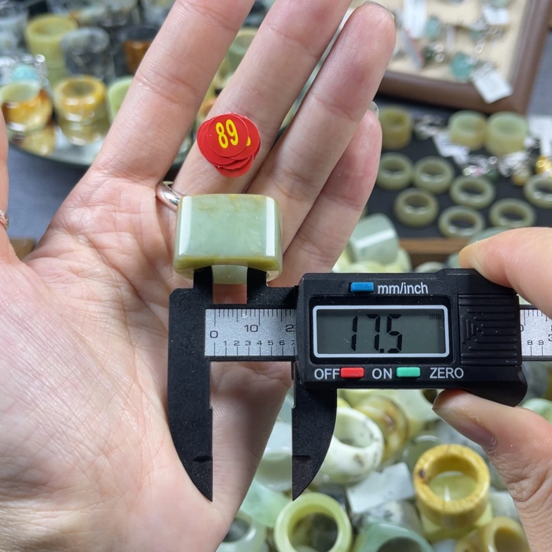 蛇纹石玉未镶嵌戒指