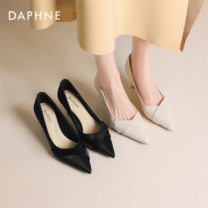 达芙妮法式高跟靴女细跟2025春季新款软底尖头设计感气质名媛单鞋