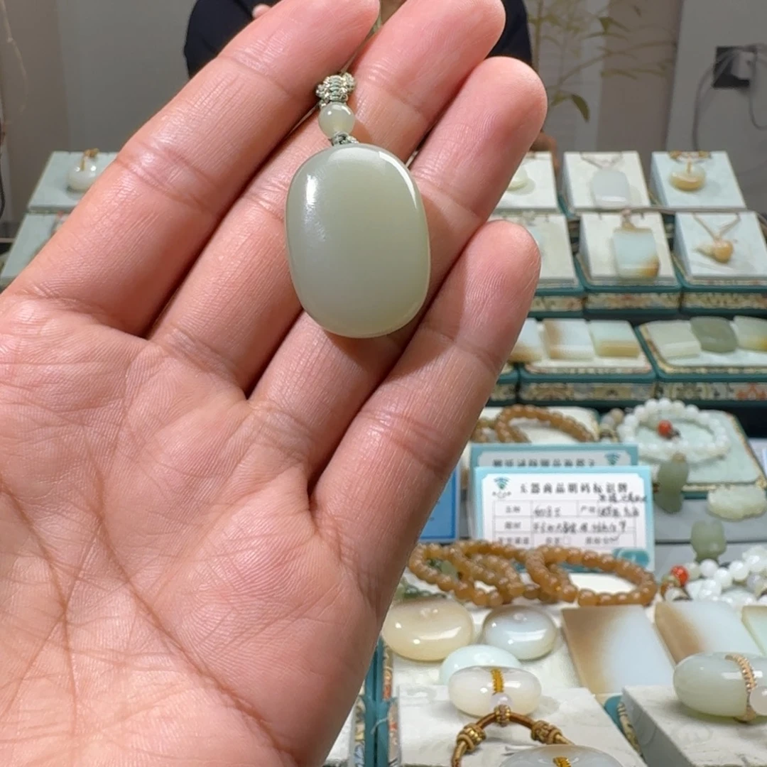 颈饰未镶嵌和田玉